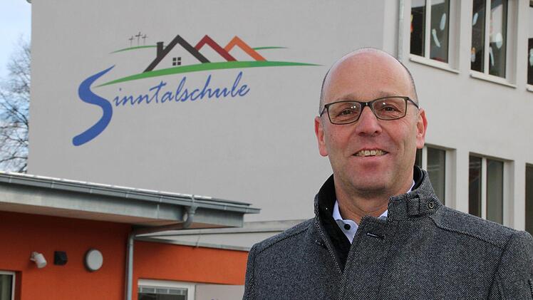 Ein großer Höhepunkt seiner ersten Amtszeit als Bürgermeister ist für Gerd Kleinhenz die Eröffnung der generalsanierten Sinntalschule. Foto: Ulrike Müller