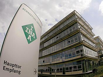 Blick auf den Eingang des Hauptsitzes der Schaeffler KG in Herzogenaurach. Foto: dpa