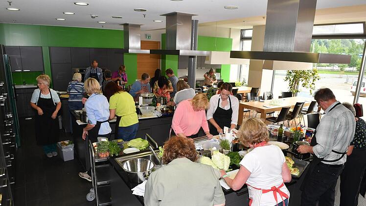 Kochen mit den Gemüsen des Monats - Impressionen vom Kochworkshop im Kulmbacher MupäzFoto: Ronald Rinklef
