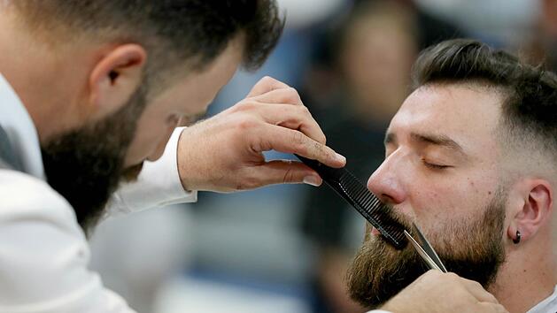 Ein Bart ben&ouml;tigt einiges an Pflege und sollte nicht wahllos wachsen. Symbolbild: Daniel Karmann/dpa