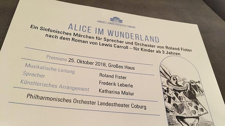Das sinfonische M&auml;rchen "Alice im Wunderland" erlebte seine Urauff&uuml;hrung beim Kinderkonzert im Landestheater Coburg. Ab Freitag ist das Werk als CD-Einspielung mit dem Philharmonischen Orchester in der Tageblatt-Gesch&auml;ftsstelle erh&auml;ltlich.Foto: Jochen Berger