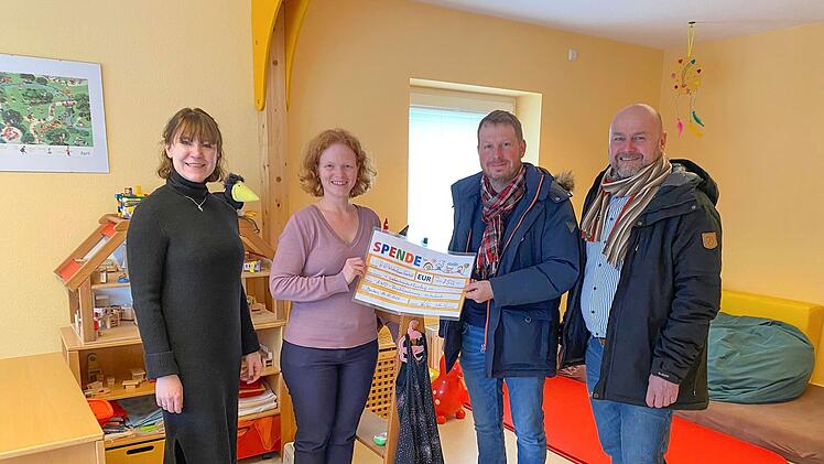 Kulmbach: Der Kinderentwicklung helfen - Bauunternehmen aus Mainleus spendet an AWO Fr&uuml;hf&ouml;rderung