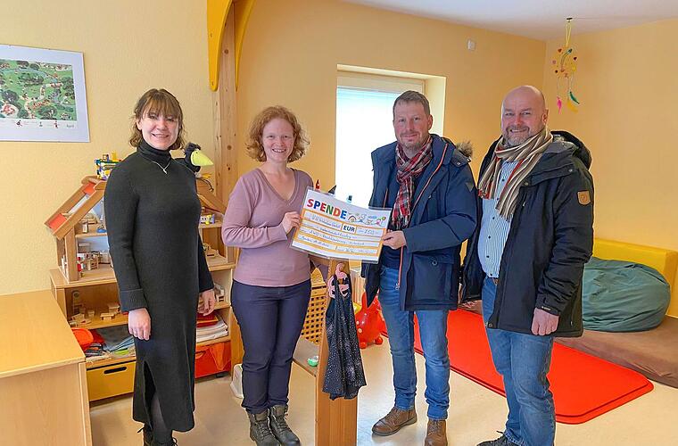 Kulmbach: Bauunternehmen aus Mainleus spendet an AWO Frühförderung