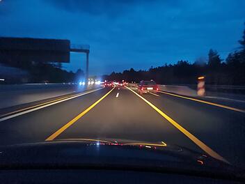 Autobahn nachts, Dunkelheit, Dämmerung, Sperrung, Umleitung, Bauarbeiten, Baustelle