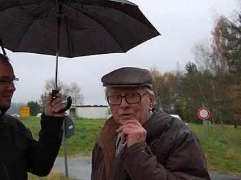 Ein Zeitzeuge, der die Erinnerung wach hält: Reinhold Meyer (rechts) aus Rottenbach. Fotos: Detlef König