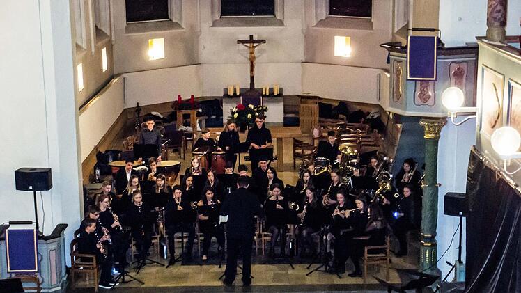 Großen Zuspruch fand das Adventskonzert des Gymnasiums Albertinum in der Coburger Morizkirche. Gestaltet wurde es von zahlreichen Solisten und Ensembles sowie dem Oberstufen- und Mädchenchor.Foto: Jochen Berger