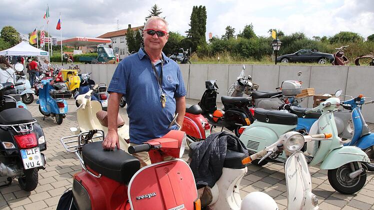 Die Vespa und Thomas Scheele sind zusammen 99 Jahre alt. Foto: Desombre
