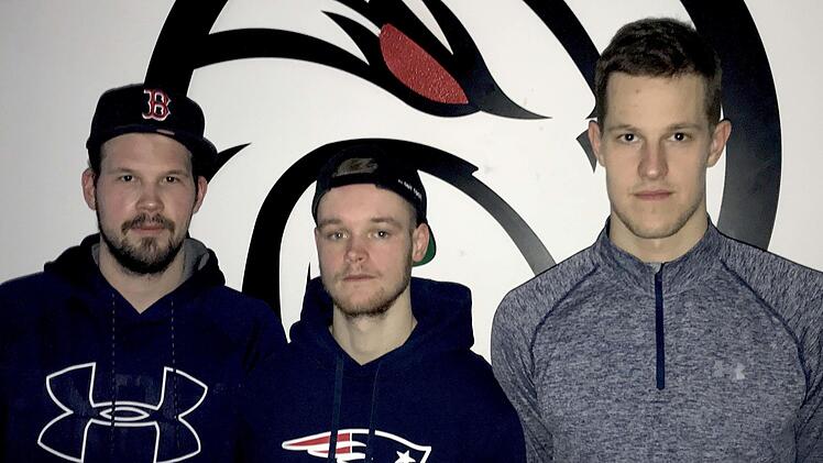 Neue Hoffnung im Kampf um den Aufstieg in die Bayernliga: Mit den ehemaligen Schweinfurtern Kevin Faust, Maurice Köder sowie Domantas Cypas (von links) verstärken ab sofort drei Verteidiger die Hawks.  Foto: Ralf Naumann