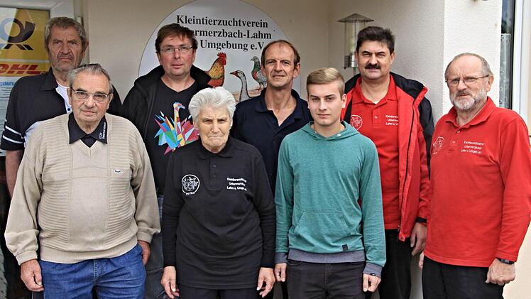 Vorsitzender Helmut Schmidt (rechts)mit den erfolgreichen Züchtern (von links): Erich Schmidt, Oskar Vogel, Thomas Höhn, Erika Vogel, Martin Zier, Julian Amon und Peter Wüste.  Fotos: Helmut Will