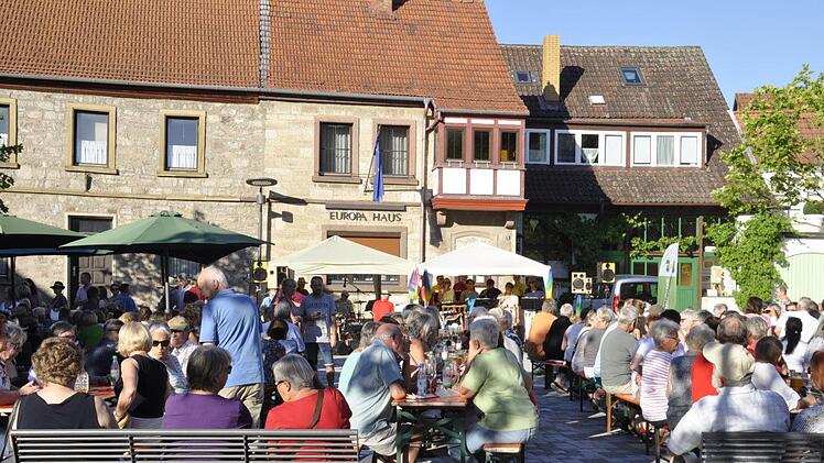 Das Ensemble Sing‘n'Swing feierte auf dem Viehmarkt seinen 20. Geburtstag. Foto: Peter Klopf