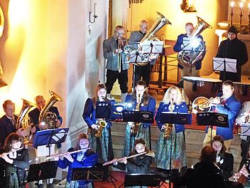 Die Musikvereine „Frohsinn“ Frankenbrunn und Thulba/Reith gaben ein Adventskonzert in Frankenbrunn.