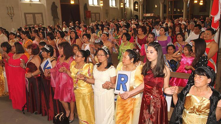 Bis auf den letzten Platz gefüllt war die Eltmanner Stadtpfarrkirche. Foto: Günther Geiling