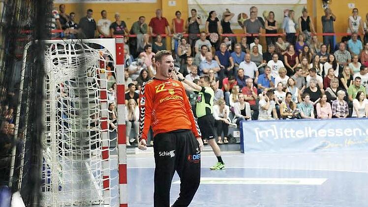 Oliver Krechel war kaum zu bezwingen. Mit einer unglaublichen Quote brachte er die Hüttenberger Spieler schier zur Verzweiflung. Mit Recht wurde er nach der Begegnung zum besten Spieler des Abends gekürt.