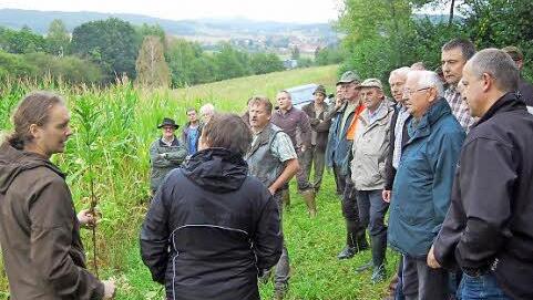 Überwiegend Jäger nahmen an der Exkursion des Verbands für landwirtschaftliche Fortbildung teil.  Foto: Andre4aswelz
