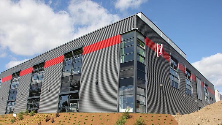 Petz Industries hat kräftig investiert: Das ist die neue Produktionshalle, die am Samstag eingeweiht wurde.  Foto: Veronika Schadeck