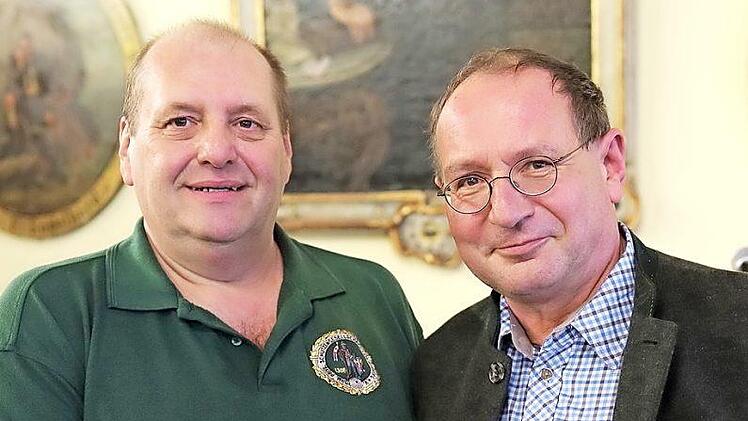 Rudolf Reuß ehrte Helmut Gebhard für jahrelangen Einsatz.