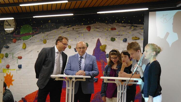 Thomas Stelzer und Alfred Schrenk moderierten die Podiumsbefragung. Foto: Stephanie Elm