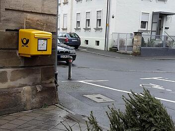 Ein einsamer Christbaum am Kolpingplatz Foto: Jennifer Hauser