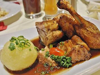 Wer im Fichtelgebirge lecker Essen gehen möchte, hat die Qual der Wahl. Wir haben  die beliebtesten Restaurants in einer Liste zusammengefasst. Symbolfoto:  RitaE/pixabay.com