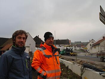 Arbeiten schon lange "Seite an Seite": Mottens Bürgermeister Jochen Vogel und Polier Stefan Dorn. Foto: Stephanie Elm