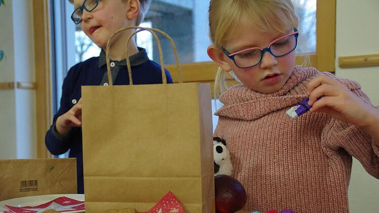 Der Nikolaus besuchte die Petra-Döring-Schule in Kronach. Foto: Marco Meißner