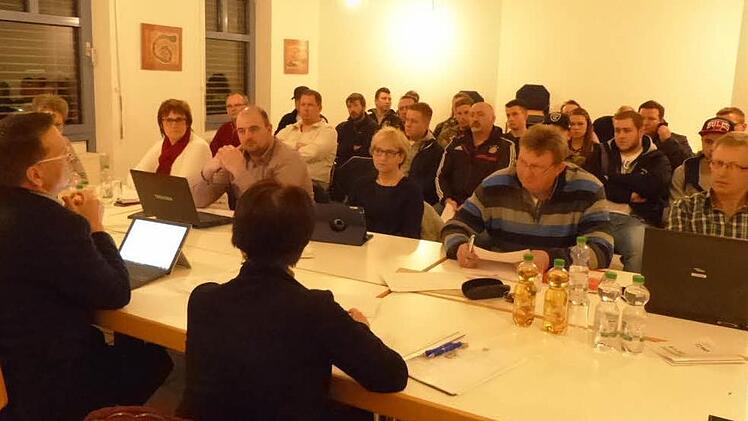 Viele aufmerksame Zuhörer verfolgten die Sitzung des Ausschusses. Foto: Pauline Lindner