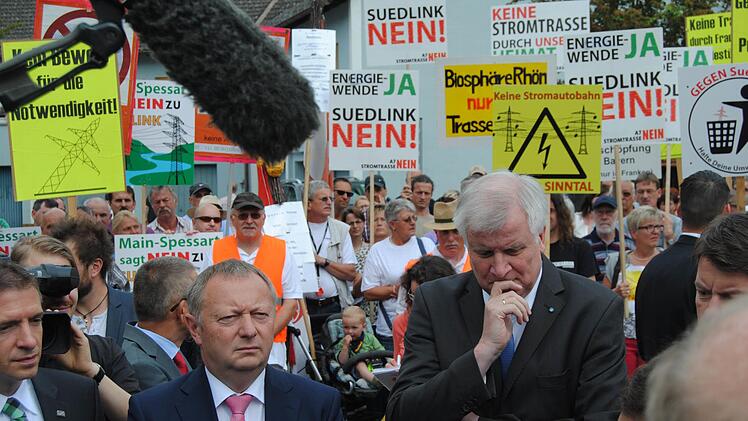 Im Mai 2015 empfingen Demonstranten Ministerpräsident Horst Seehofer in Bad Brückenau. Foto: Archiv/Wolfgang Dünnebier