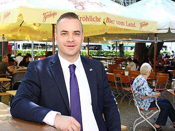 Sebastian Görtler im Coburger Prinzengarten, wo er zu Studienzeiten gerne zum Essen ging.Foto: Ulrike Nauer