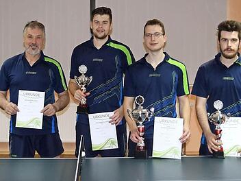 Siegerehrung nach der Tischtennis-Vereinsmeisterschaft beim TTC Brauersdorf: (von links) Udo Rebhan, Hans-Josef Kopp, Vorsitzender Kevin Fritsch, Sieger Johannes Wachter sowie die Doppelgewinner Pascal Fritsch und Franz Fiedler. Foto: privat