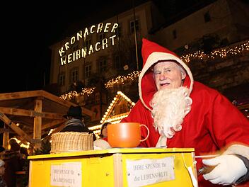 Horst Frenzel sammelte unter anderem beim Weihnachtsmarkt Spenden. Nun ist der 85-Jährige gestorben.