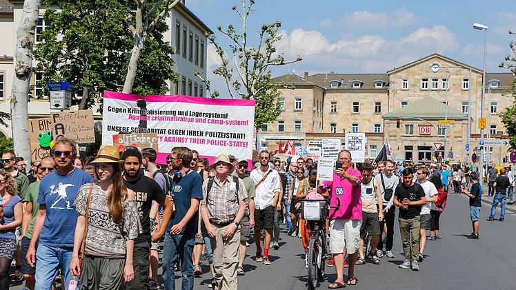 Demonstration gegen das geplante Polizeiaufgabengesetz am 12. Mai 2018 in Bamberg. Foto: Matthias Hoch