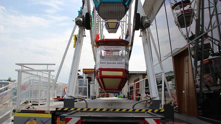 In nur zwei Tagen war das Riesenrad aufgebaut. Foto: Johannes Schlereth