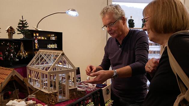 Edle Handwerkskunst im Kleinformat war bei der Miniaturen-B&ouml;rse zu bestaunen.Manja von Nida