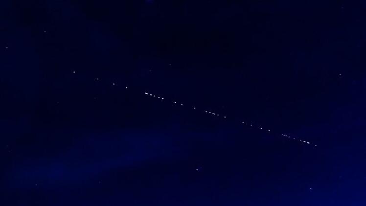 Erneut Starlink-Lichterkette am Nachthimmel zu sehen: wann du sie beobachten kannst