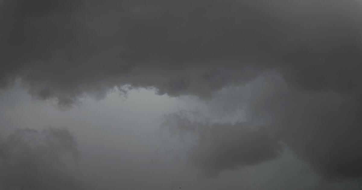 Sturm-trifft-g-is-Stra-en-berflutet-Schulen-geschlossen