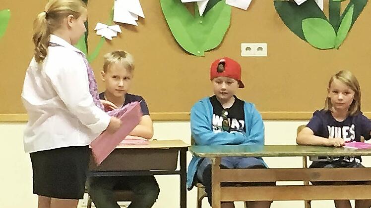 Noch werden die Wildfleckener Grundschüler in der Rhönkaserne unterrichtet. Doch spätestens 2018 soll der Umzug in den Ortskern über die Bühne gehen. Foto: Sebastian Schmitt-Mathea