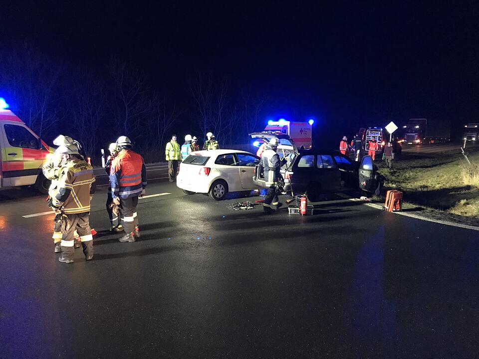 Oberfranken: Schwerverletze nach Frontalcrash an Autobahnauffahrt