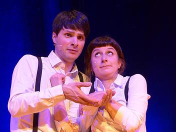 Lorenz Deutsch und Katharina Rachinsky als Austernpaar Foto: Pauline Lindner