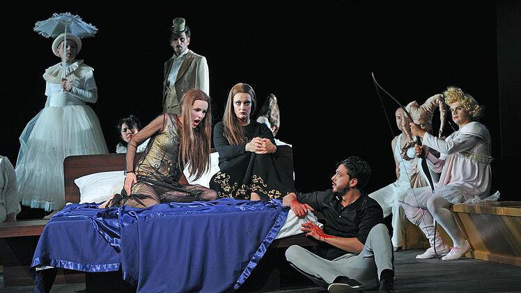 Szene aus der Neuinszenierung von "Dido and Aeneas" am Landestheater CoburgFoto: Andrea Kremper