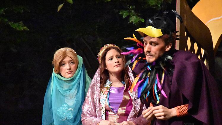 Szene aus "Aladin und die Wunderlampe" auf der Naturb&uuml;hne Trebgast