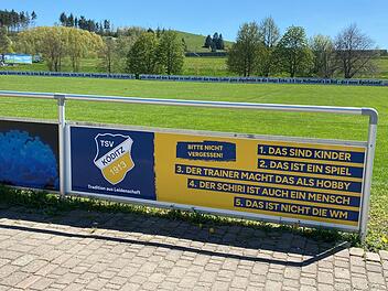 Bande am Fußballfeld des TSV Köditz