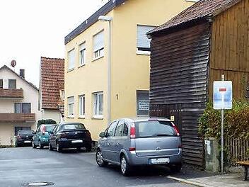 In der Blumengasse in Bad Bocklet soll der Kanal mittels Inlinerverfahren saniert werden. Der Grund: Wegen der Bebauung kann nicht aufgegraben werden.  Foto: Björn Hein