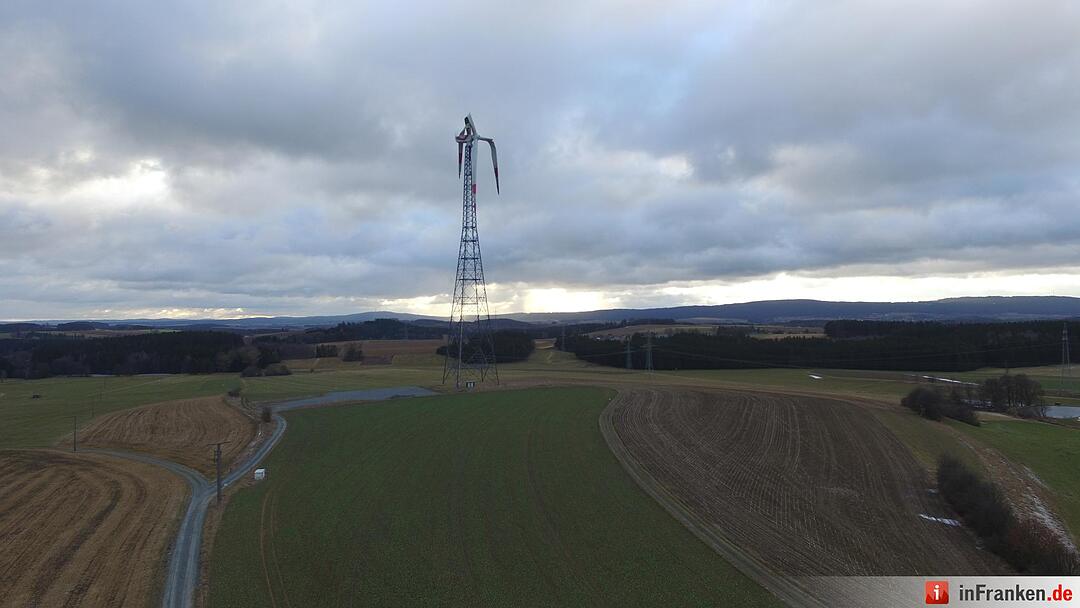 Unwetter über Franken - Böe knickt Rotorblatt ab