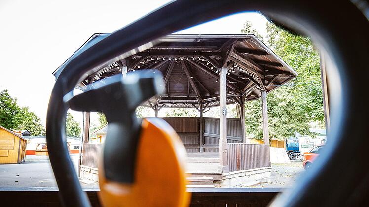 Der Aufbau beim Freischießen läuft. Foto: Marian Hamacher