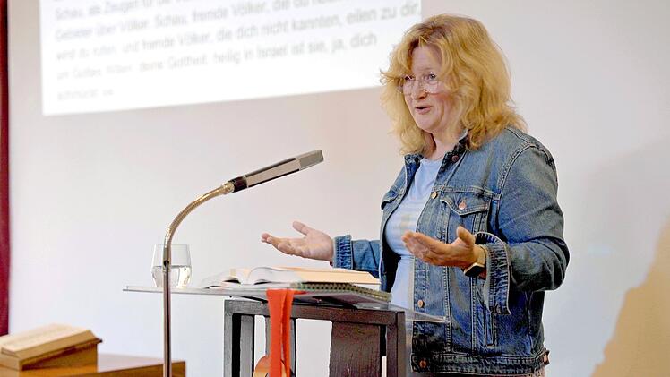 Die Bremer Pastorin Anja Bär und ihre kleine evangelisch-freikirchliche Gemeinde beschlossen 2017, Flüchtenden Kirchenasyl zu ermöglichen. Dafür muss sie sich auch immer wieder rechtfertigen.