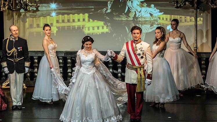 Die Aufführung des Musicals "Sissi" im Kongresshaus Rosengarten beschert dem Coburger Publikum ein Wiedersehen mit Claus J. Frankl als Darsteller und Regisseur.