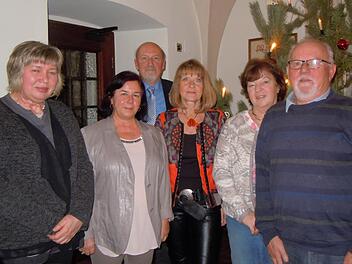 Ehrungen beim Münnerstädter Lehrer- und Lehrerinnenverband im BLLV: Unser Bild zeigt (von links) Elfriede Oppel, Brigitte Dölling-Ritz, Wolfgang Wittmann, Edith Frank, Doris Beck und Diethard Hanshans. Foto: Anneliese Albert