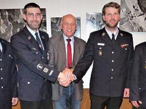 Wechsel in der Kommandatur der Wehren Wirsberg und Cottenau. Von links: stellvertretender Kommandant Sebastian Thoma und Kommandant Tim Ackermann (Cottenau), Hermann Anselstetter, Kommandant Fabian Hoffmann und Stellvertreter Andreas Rothert (Wirsberg). Foto: Reißaus