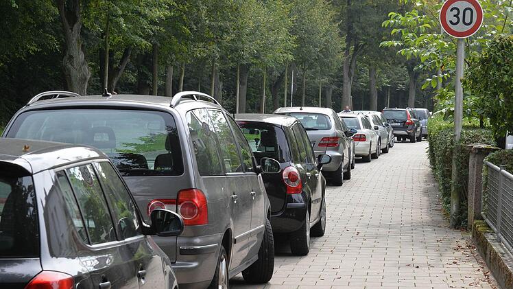Parken im Bamberger Haingebiet soll jetzt für Anwohner einfacher werdden. Foto: Ronald Rinklef