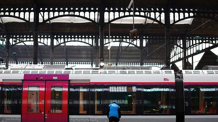 Am Hauptbahnhof in Bochum hat eine Frau pl&ouml;tzlich begonnen zu schreien und sich auszuziehen. Kurz zuvor wurde eine andere Frau sexuell bel&auml;stigt. Symbolbild: Thibault Campus/dpa